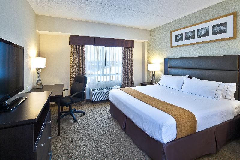 Holiday Inn Express Hotel & Suites Ottawa Airport By Ihg Exterior photo