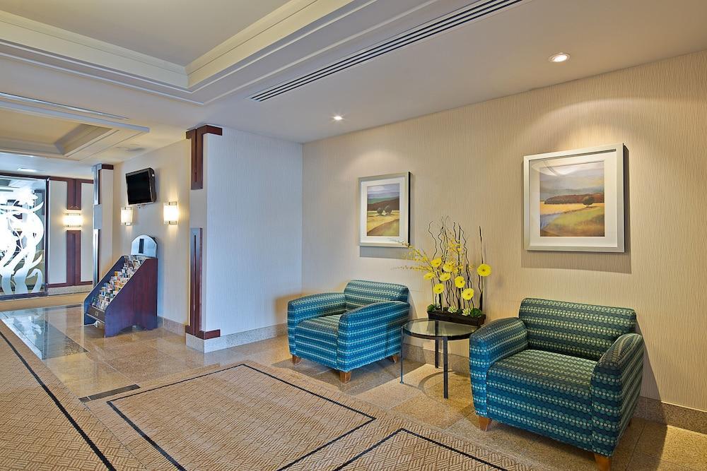 Holiday Inn Express Hotel & Suites Ottawa Airport By Ihg Exterior photo