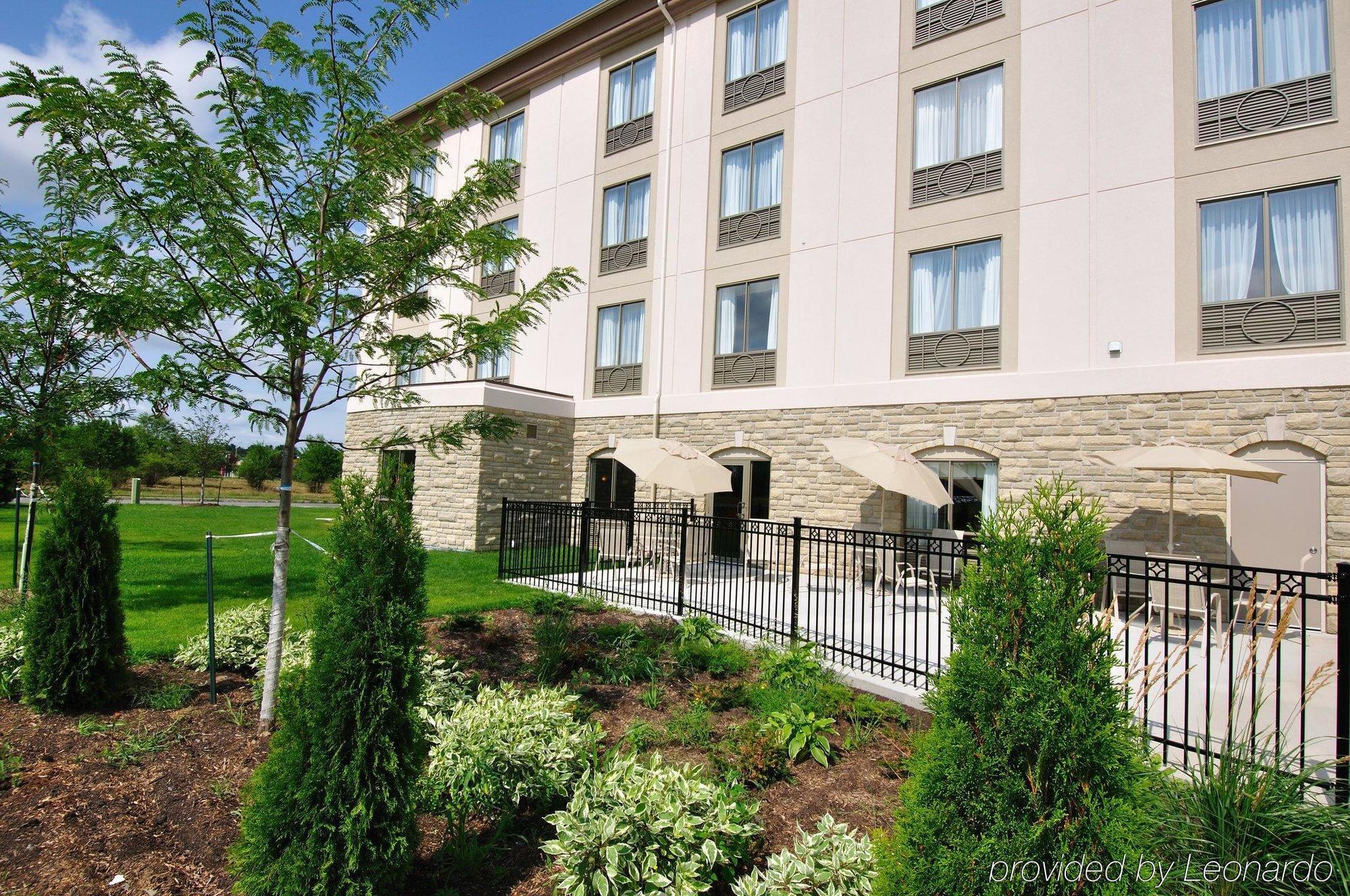 Holiday Inn Express Hotel & Suites Ottawa Airport, An Ihg Hotel Exterior photo