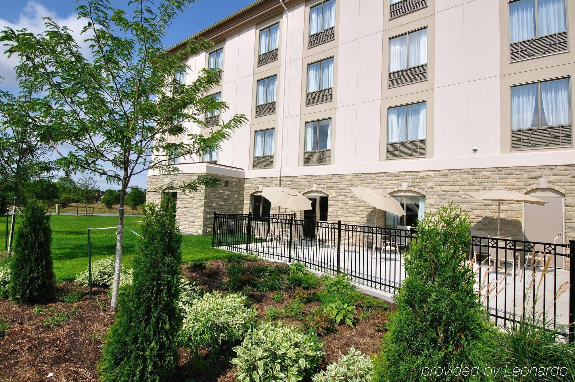 Holiday Inn Express Hotel & Suites Ottawa Airport By Ihg Exterior photo