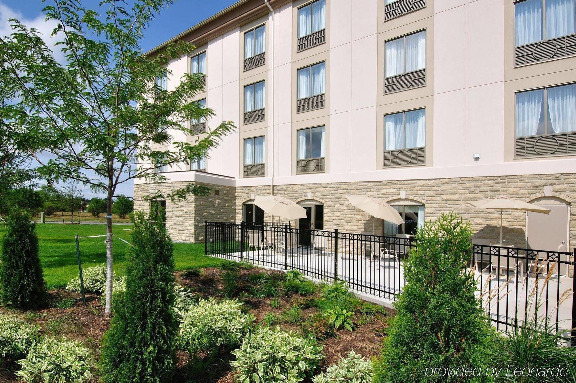 Holiday Inn Express Hotel & Suites Ottawa Airport, An Ihg Hotel Exterior photo