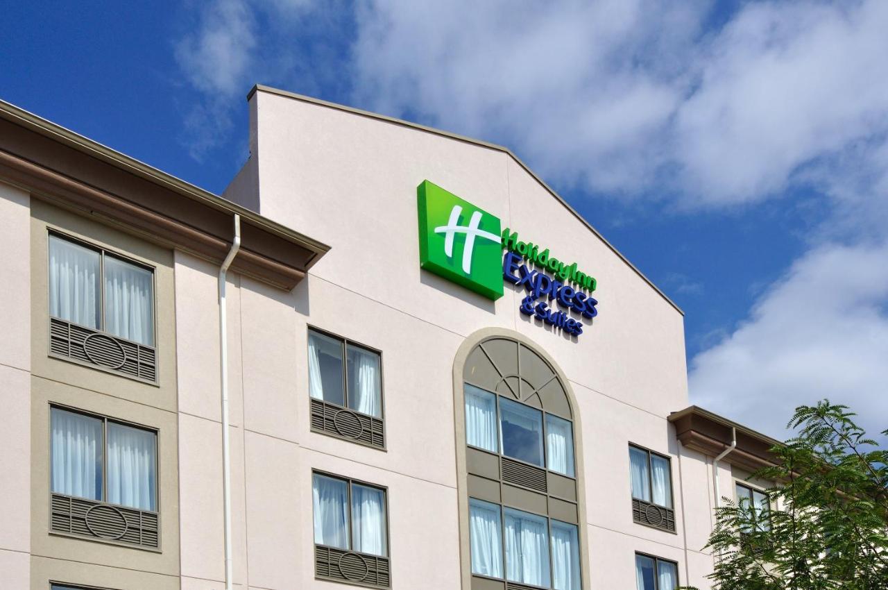 Holiday Inn Express Hotel & Suites Ottawa Airport, An Ihg Hotel Exterior photo